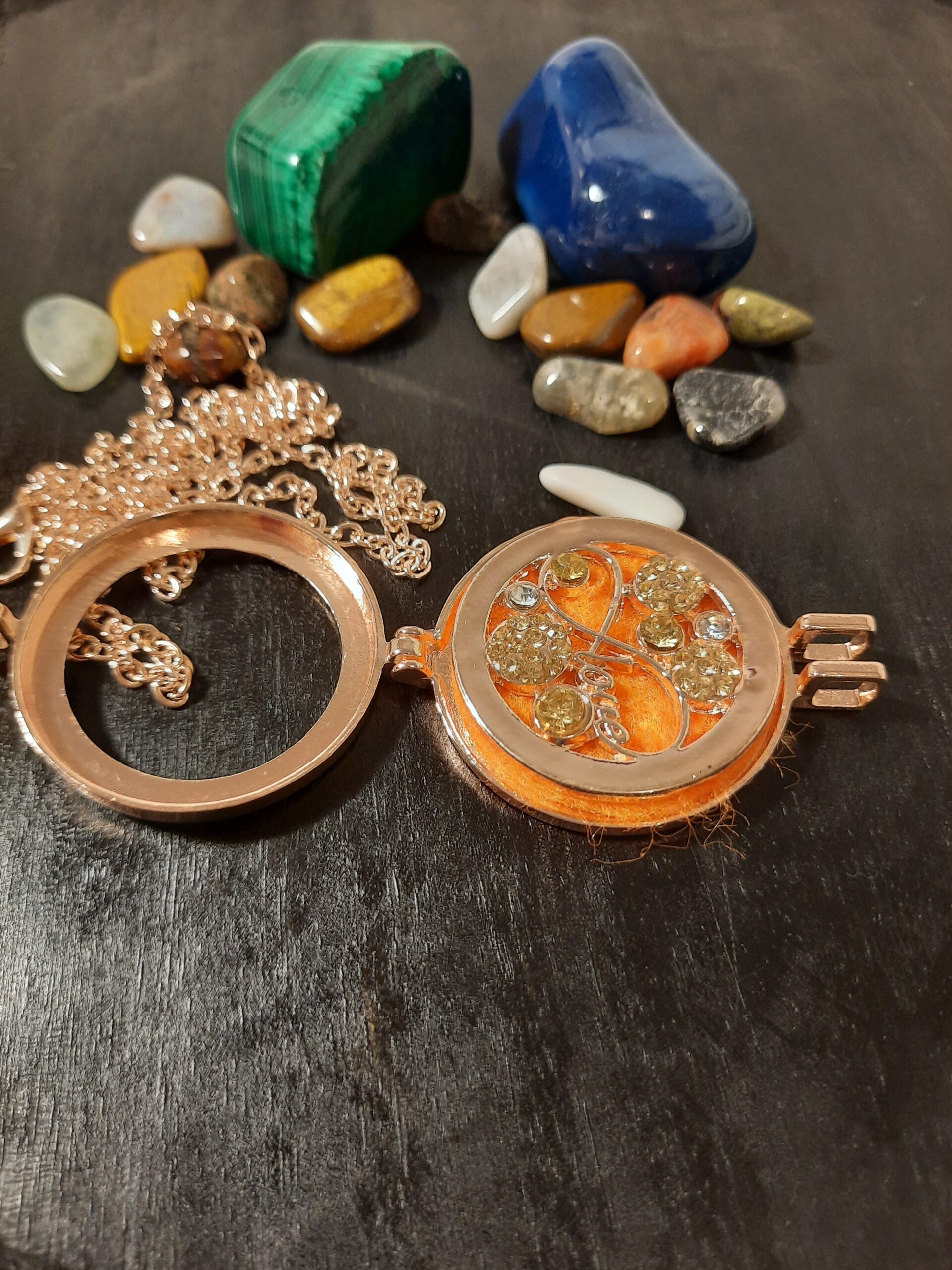 Nekonečno s nápisem Love – rose gold